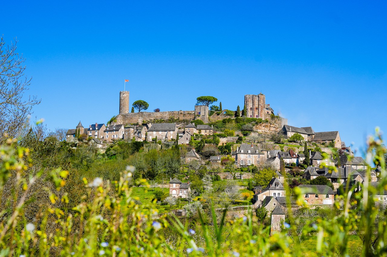 Situé au sommet d'un des Plus Beaux Villages de France, le Château de Turenne vous accueille toute l'année pour une visite en famille ou entre amis